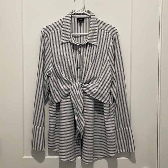 Mossimo button down top - Picture 1 of 7